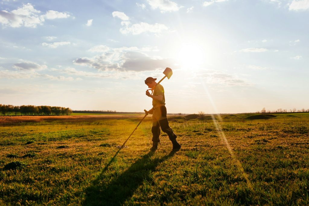 How do different metal detectors work?